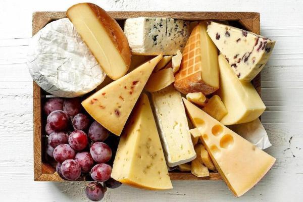 خوردن پنیر برای کدام بیماری ها مناسب نیست؟ خوردن پنیر برای کدام بیماری ها مناسب نیست؟